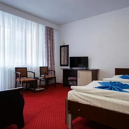 Vila Trandafirul Si Liliacul 3*