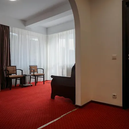 Vila Trandafirul Si Liliacul 3*